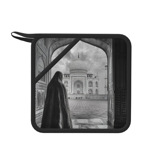 Black & White Taj Mahal Heat-Resistant Pot Holder – 7.1"x7.1" Square Hanging Kitchen Mat with Insulated Lining
